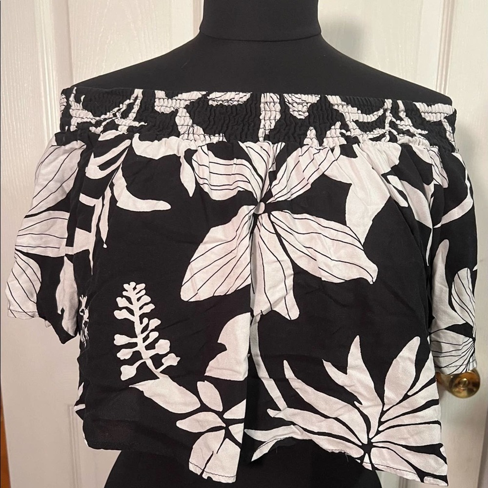 Kiwi & Punch Black & White Hawaiian Floral Off Shoulder Crop Top L